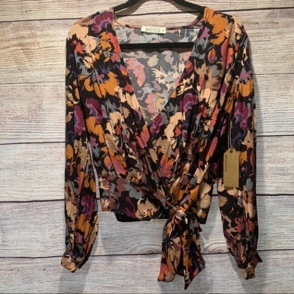 NWT Boutique Wanderlux Floral Wrap Top with Tie - Picture 4 of 15